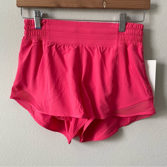 NWT Lululemon Hotty Hot High Rise Lined Short 2.5